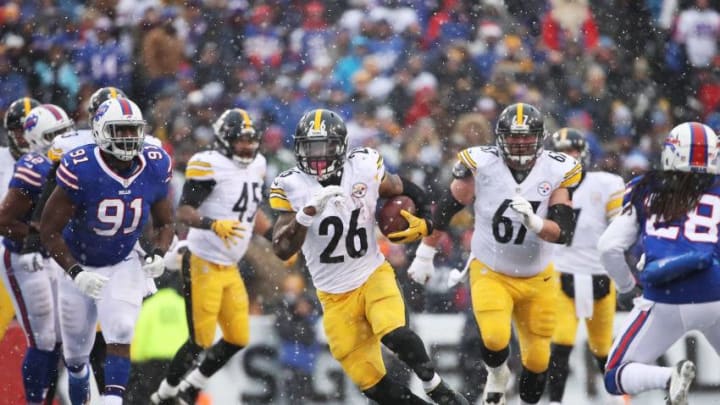 ORCHARD PARK, NY - DECEMBER 11: Le'Veon Bell #26 of the Pittsburgh Steelers runs in open field against the Buffalo Bills during the second half at New Era Field on December 11, 2016 in Orchard Park, New York. (Photo by Tom Szczerbowski/Getty Images)