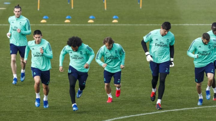 MADRID, SPAIN - FEBRUARY 25: (BILD ZEITUNG OUT) Players of Real Madrid warm up ahead of their UEFA Champions League round of 16 first leg match against Manchester City at Valdebebas training ground on February 25, 2020 in Madrid, Spain. (Photo by DeFodi Images via Getty Images)