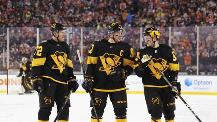 PHILADELPHIA, PENNSYLVANIA - FEBRUARY 23: (l-r) Patric Hornqvist #72, Sidney Crosby #87 and Jake Guentzel #59 of the Pittsburgh Penguins skate against the Philadelphia Flyers during the 2019 Coors Light NHL Stadium Series game at the Lincoln Financial Field on February 23, 2019 in Philadelphia, Pennsylvania. (Photo by Bruce Bennett/Getty Images)