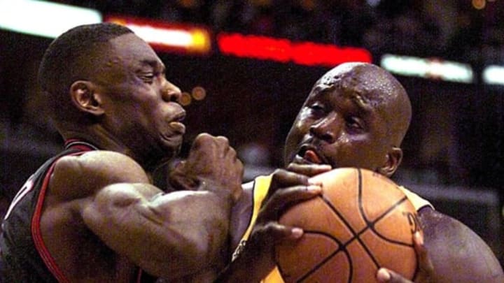 LOS ANGELES, UNITED STATES: Los Angeles Lakers’ Shaquille O’Neal (R) clashes with Philadelphia 76ers’ Dikembe Mutombo during the first quarter of NBA Finals, Game 1, at the Staples Center, Los Angeles, 06 June 2001. AFP PHOTO / JEFF HAYNES (Photo credit should read JEFF HAYNES/AFP/Getty Images)