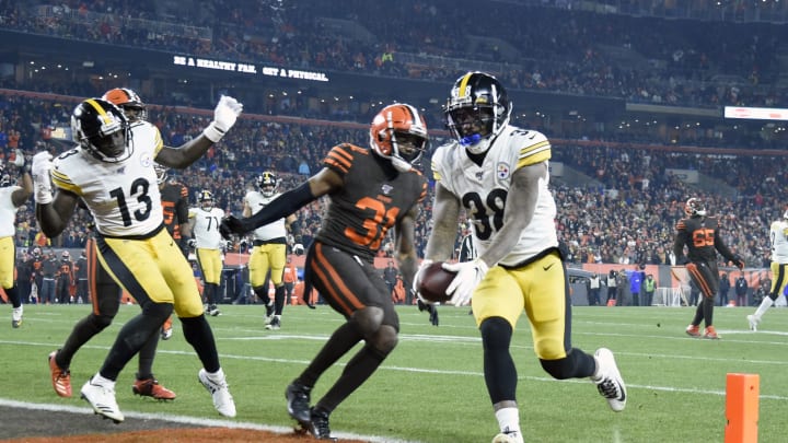 CLEVELAND, OHIO – NOVEMBER 14: Running back Jaylen Samuels #38 of the Pittsburgh Steelers runs for a touchdown during the third quarter against the Cleveland Browns at FirstEnergy Stadium on November 14, 2019 in Cleveland, Ohio. (Photo by Jason Miller/Getty Images)