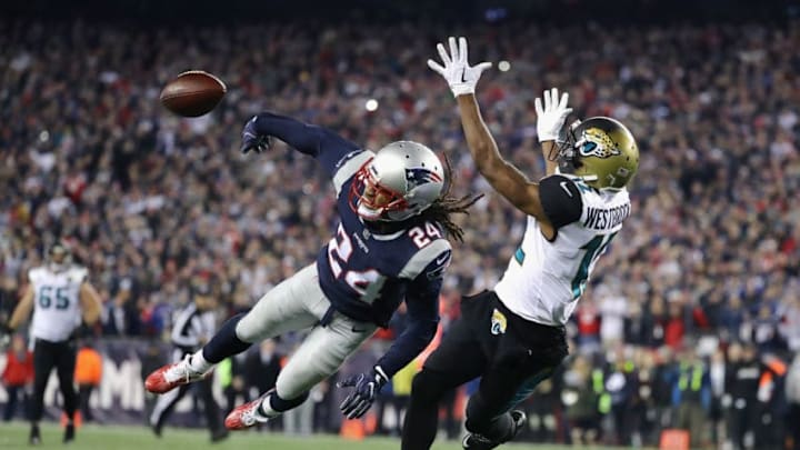 FOXBOROUGH, MA - JANUARY 21: Stephon Gilmore #24 of the New England Patriots deflects a pass intended for Dede Westbrook #12 of the Jacksonville Jaguars in the fouorth quarter during the AFC Championship Game at Gillette Stadium on January 21, 2018 in Foxborough, Massachusetts. (Photo by Elsa/Getty Images)