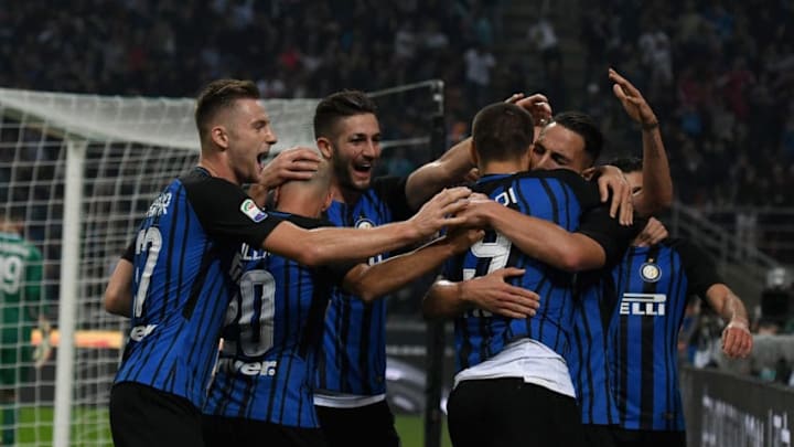 MILAN, ITALY - OCTOBER 15: Mauro Icardi of FC Internazionale celebrates after scoring the first goal during the Serie A match between FC Internazionale and AC Milan at Stadio Giuseppe Meazza on October 15, 2017 in Milan, Italy. (Photo by Claudio Villa - Inter/Inter via Getty Images)