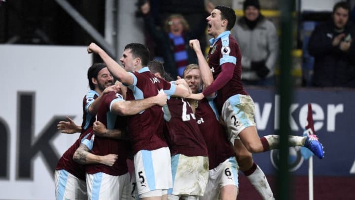 Burnley's Welsh striker Sam Vokes celebrates with teammates after scoring the opening goal of the English Premier League football match between Burnley and Leicester City at Turf Moor in Burnley, north west England on January 31, 2017. / AFP / Oli SCARFF / RESTRICTED TO EDITORIAL USE. No use with unauthorized audio, video, data, fixture lists, club/league logos or 'live' services. Online in-match use limited to 75 images, no video emulation. No use in betting, games or single club/league/player publications. / (Photo credit should read OLI SCARFF/AFP/Getty Images)