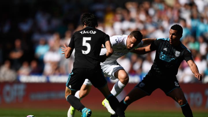 SWANSEA, WALES – MAY 21: Gylfi Sigurdsson of Swansea City attempts to get past Claudio Yacob of West Bromwich Albion and Jake Livermore of West Bromwich Albion during the Premier League match between Swansea City and West Bromwich Albion at Liberty Stadium on May 21, 2017 in Swansea, Wales. (Photo by Stu Forster/Getty Images)