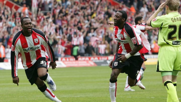 SOUTHAMPTON, UNITED KINGDOM – MAY 04: Stern John of Southampton celebrates scoring their third and winning goal during the Coca-Cola Championship match between Southampton and Sheffield United at St Mary’s Stadium on May 4, 2008 in Southampton, England. (Photo by Christopher Lee/Getty Images)