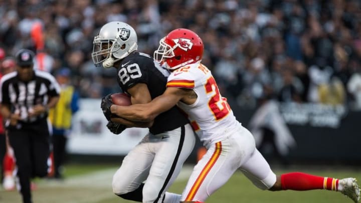 Dec 6, 2015; Oakland, CA, USA; Oakland Raiders wide receiver Amari Cooper (89) catches the ball against Kansas City Chiefs cornerback Marcus Peters (22) during the fourth quarter at O.co Coliseum. The Kansas City Chiefs defeated the Oakland Raiders 34-20. Mandatory Credit: Kelley L Cox-USA TODAY Sports