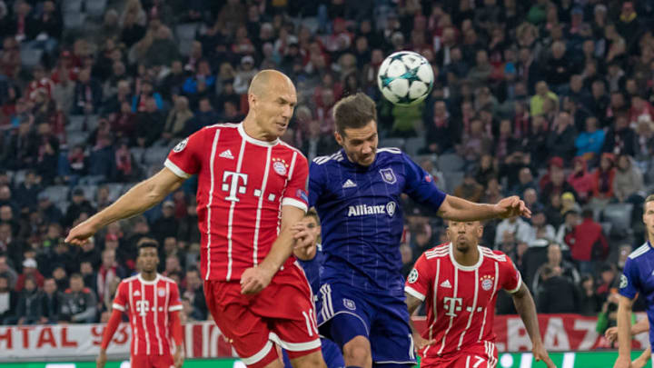MUNICH, GERMANY - SEPTEMBER 12: Arjen Robben of Bayern Muenchen and Alexandru Chipciu of RSC Anderlecht battle for the ball during the UEFA Champions League group B match between Bayern Muenchen and RSC Anderlecht at Allianz Arena on September 12, 2017 in Munich, Germany. (Photo by TF-Images/TF-Images via Getty Images)