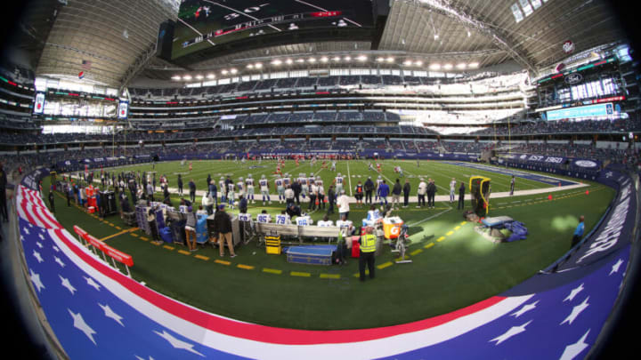 The Dallas Cowboys take on the San Francisco 49ers (Photo by Tom Pennington/Getty Images)