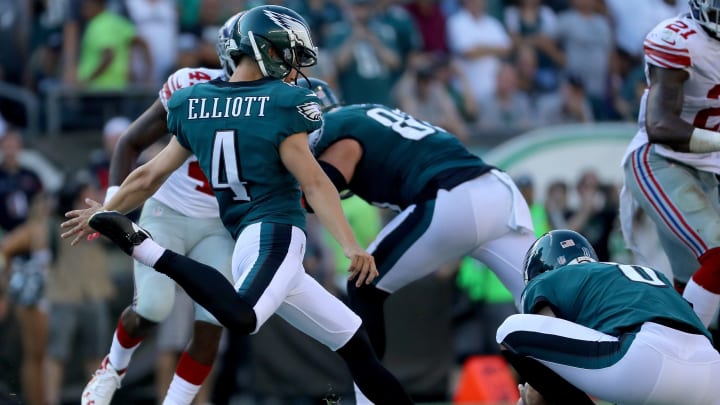 PHILADELPHIA, PA – SEPTEMBER 24: Jake Elliott #4 of the Philadelphia Eagles makes a game winning 61 yard field goal against the New York Giants on September 24, 2017 at Lincoln Financial Field in Philadelphia, Pennsylvania. (Photo by Abbie Parr/Getty Images)