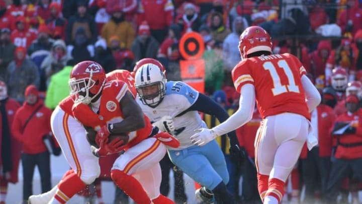 Dec 18, 2016; Kansas City, MO, USA; Kansas City Chiefs quarterback Alex Smith (11) hands off to wide receiver Tyreek Hill (10) to score a touchdown during the first half against the Tennessee Titans at Arrowhead Stadium. Mandatory Credit: Denny Medley-USA TODAY Sports