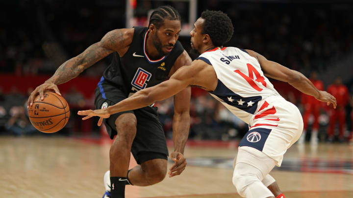 WASHINGTON, DC – DECEMBER 08: Kawhi Leonard #2 of the LA Clippers dribbles in front of Ish Smith #14 of the Washington Wizards during the first half at Capital One Arena on December 8, 2019 in Washington, DC. (Photo by Patrick Smith/Getty Images)
