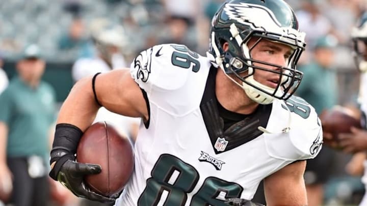 Aug 11, 2016; Philadelphia, PA, USA; Philadelphia Eagles tight end Zach Ertz (86) during warmups before game against the Tampa Bay Buccaneers at Lincoln Financial Field. The Eagles defeated the Buccaneers, 17-9. Mandatory Credit: Eric Hartline-USA TODAY Sports
