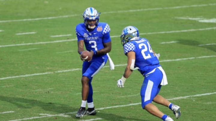 Terry Wilson of the Kentucky Wildcats hands off to Christopher Rodriguez. (Photo by Sam Greenwood/Getty Images)