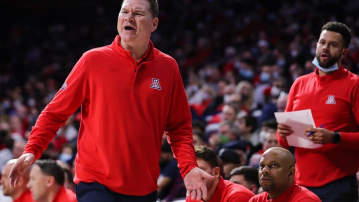 TUCSON, ARIZONA - JANUARY 03: Head coach Tommy Lloyd of the Arizona Wildcats chastises center Christian Koloko #35 of the Arizona Wildcats during the second half of the NCAAB game at McKale Center on January 03, 2022 in Tucson, Arizona. The Arizona Wildcats won 95-79 against the Washington Huskies. (Photo by Rebecca Noble/Getty Images)