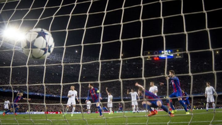 BARCELONA, SPAIN - MARCH 8: Barcelona's Sergi Roberto scores the 6-1 during the UEFA Champions League match between the FC Barcelona and Paris Saint-Germain at Camp Nou stadium in Barcelona, Spain on March 8, 2017 (Photo by Albert Llop/Anadolu Agency/Getty Images)
