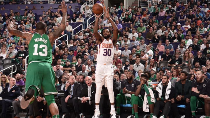 PHOENIX, AZ - MARCH 26: Troy Daniels #30 of the Phoenix Suns shoots the ball against the Boston Celtics on March 26, 2018 at Talking Stick Resort Arena in Phoenix, Arizona. NOTE TO USER: User expressly acknowledges and agrees that, by downloading and/or using this photograph, user is consenting to the terms and conditions of the Getty Images License Agreement. Mandatory Copyright Notice: Copyright 2018 NBAE (Photo by Michael Gonzales/NBAE via Getty Images)