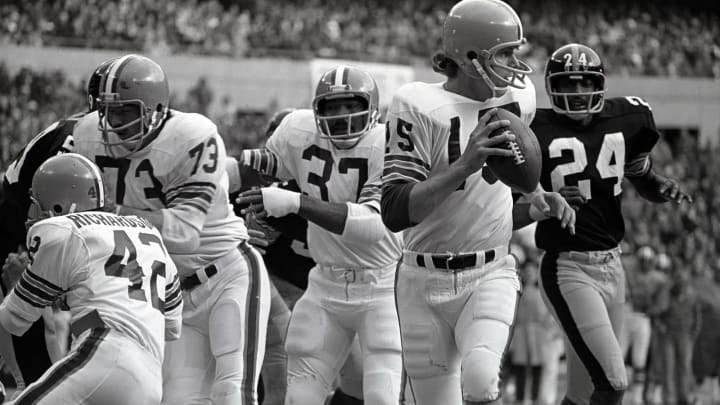 Quarterback Mike Phipps #15 of the Cleveland Browns scrambles as he is pursued by cornerback J.T. Thomas #24 of the Pittsburgh Steelers as wide receiver Gloster Richardson #42, offensive lineman Doug Dieken #73 and fullback Hugh McKinnis #37 block (Photo by George Gojkovich/Getty Images)