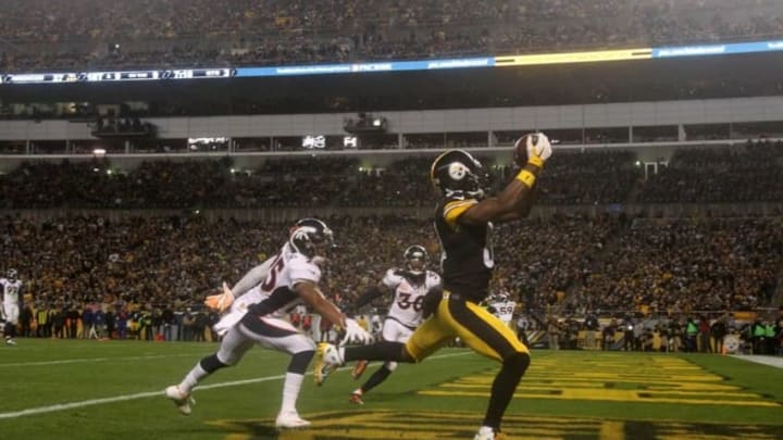 Dec 20, 2015; Pittsburgh, PA, USA; Pittsburgh Steelers wide receiver Antonio Brown (84) catches a touchdown pass in front of Denver Broncos cornerback Chris Harris Jr (25) during the second half at Heinz Field. The Steelers won the game 34-27. Mandatory Credit: Jason Bridge-USA TODAY Sports