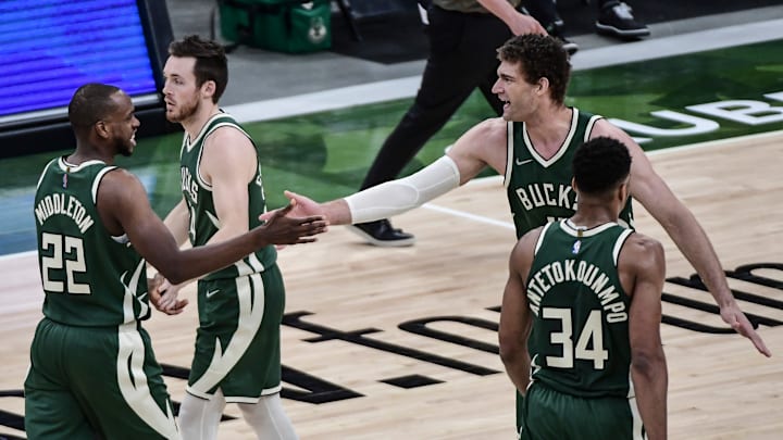 Milwaukee Bucks: Khris Middleton, Pat Connaughton, Brook Lopez, Giannis Antetokounmpo