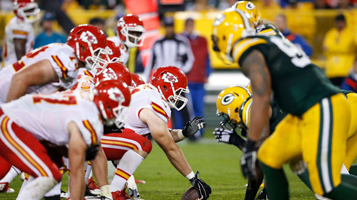 The Kansas City Chiefs face off at the line of scrimmage against the Green Bay Packers (Photo by Joe Robbins/Getty Images)