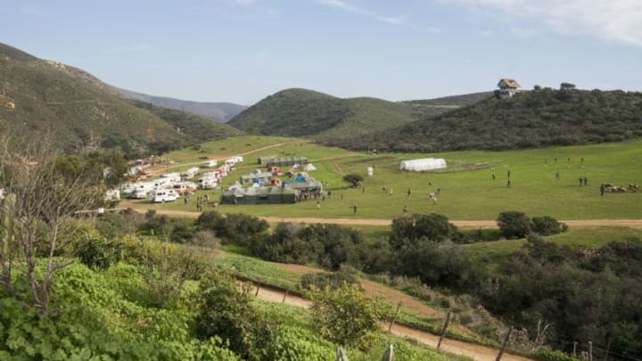 Broken Arrow Ranch - Fear the Walking Dead _ Season 3, Episode 2 - Photo Credit: Michael Desmond/AMC