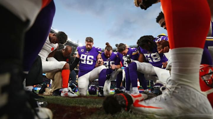 LONDON, ENGLAND - OCTOBER 29: Both teams pray after the NFL International Series match between Minnesota Vikings and Cleveland Browns at Twickenham Stadium on October 29, 2017 in London, England. (Photo by Naomi Baker/Getty Images)