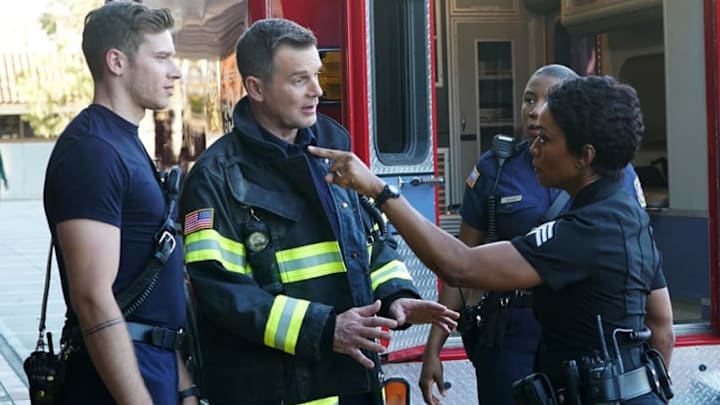 9-1-1: L-R: Peter Krause, Oliver Stark, Aisha Hinds and Angela Bassett in the series premiere episode of 9-1-1 airing Wednesday, Jan 3 (9:00-10:00PM ET/PT) on FOX. CR: FOX. © 2018 FOX Broadcasting.