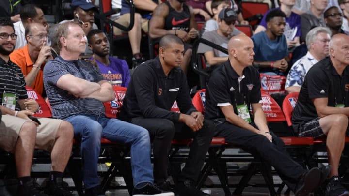 LAS VEGAS, NV - JULY 13: Earl Watson of the Phoenix Suns attends the 2017 Las Vegas Summer League game against the Memphis Grizzlies on July 13, 2017 at the Cox Pavillion in Las Vegas, Nevada. NOTE TO USER: User expressly acknowledges and agrees that, by downloading and or using this Photograph, user is consenting to the terms and conditions of the Getty Images License Agreement. Mandatory Copyright Notice: Copyright 2017 NBAE (Photo by David Dow/NBAE via Getty Images)