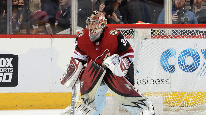 GLENDALE, AZ – JANUARY 16: Antti Raanta #32 of the Arizona Coyotes gets ready to make a save against the San Jose Sharks at Gila River Arena on January 16, 2018 in Glendale, Arizona. (Photo by Norm Hall/NHLI via Getty Images)