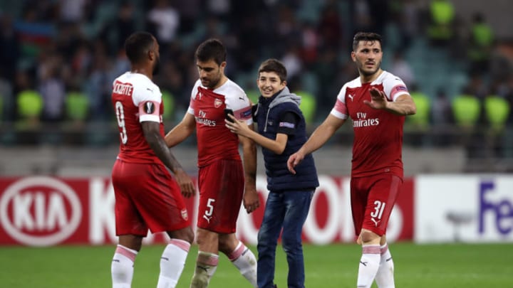 BAKU, AZERBAIJAN - OCTOBER 04: A pitch invader speaks with Sokratis Papastathopoulos of Arsenal during the UEFA Europa League Group E match between Qarabag FK and Arsenal at on October 4, 2018 in Baku, Azerbaijan. (Photo by Francois Nel/Getty Images)