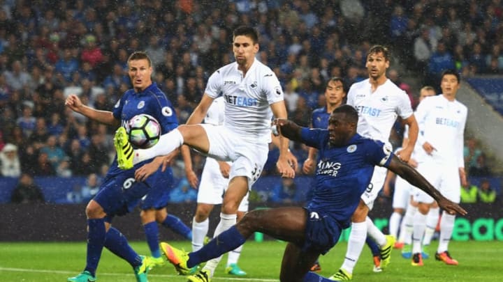 LEICESTER, ENGLAND – AUGUST 27: Wes Morgan of Leicester City misses a chance to score during the Premier League match between Leicester City and Swansea City at The King Power Stadium on August 27, 2016 in Leicester, England. (Photo by Michael Regan/Getty Images)