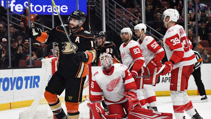 ANAHEIM, CA - MARCH 16: Anaheim Ducks center Ryan Kesler (17) celebrates in front of Detroit Red Wings players and goalie Jimmy Howard (35) after Kesler scored a goal in the third period of a game played on March 16, 2018 at the Honda Center in Anaheim, CA. (Photo by John Cordes/Icon Sportswire via Getty Images)