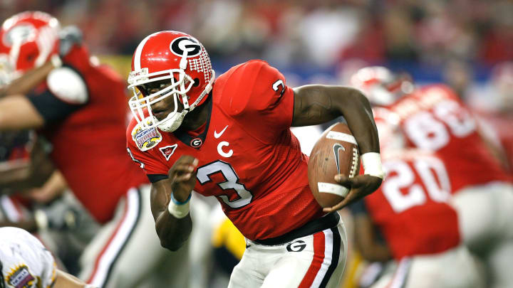 ATLANTA – JANUARY 02: Georgia football Quarterback D.J. Shockley runs against the defense of the West Virginia Mountaineers during the Nokia Sugar Bowl at the Georgia Dome on January 2, 2006 in Atlanta, Georgia. (Photo by Chris Graythen/Getty Images)