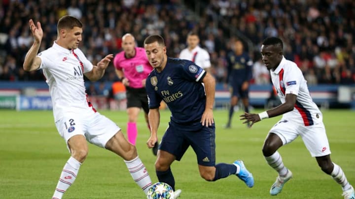 PARIS, FRANCE - SEPTEMBER 18: Eden Hazard of Real Madrid between Thomas Meunier and Idrissa Gueye of PSG during the UEFA Champions League group A match between Paris Saint-Germain and Real Madrid at Parc des Princes stadium on September 18, 2019 in Paris, France. (Photo by Jean Catuffe/Getty Images)