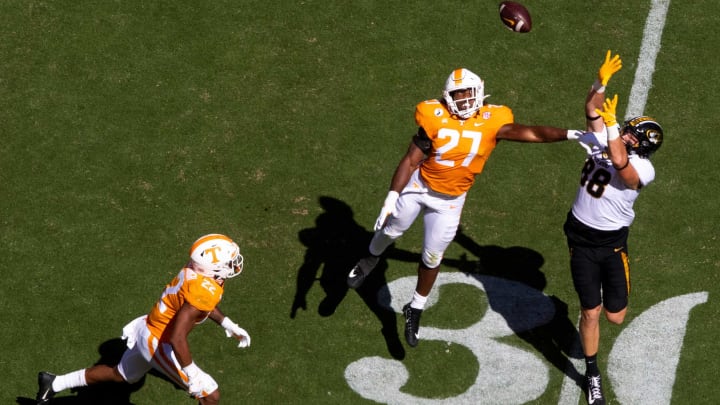 Tennessee linebacker Quavaris Crouch (27) attempts to break up a 4th down pass attempt to Missouri tight end Logan Christopherson (88) during a SEC conference football game between the Tennessee Volunteers and the Missouri Tigers held at Neyland Stadium in Knoxville, Tenn., on Saturday, October 3, 2020.Kns Ut Football Missouri Bp