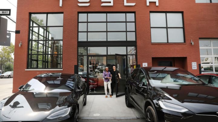NEW YORK, NY - AUGUST 27: Tesla vehicles stand outside of a Brooklyn showroom and service center on August 27, 2018 in New York City. The electric automaker saw its stock drop on Monday after its Chief Executive Elon Musk reversed his plans to make the Silicon Valley company private. Tesla shares lost 4% in early trading on Monday. (Photo by Spencer Platt/Getty Images)