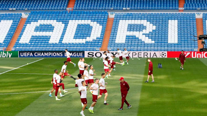 MADRID, SPAIN - APRIL 17: Players of Bayern Muenchen warms up during a training session at Estadio Santiago Bernabeu on April 17, 2017 in Madrid, Spain. (Photo by TF-Images/Getty Images)