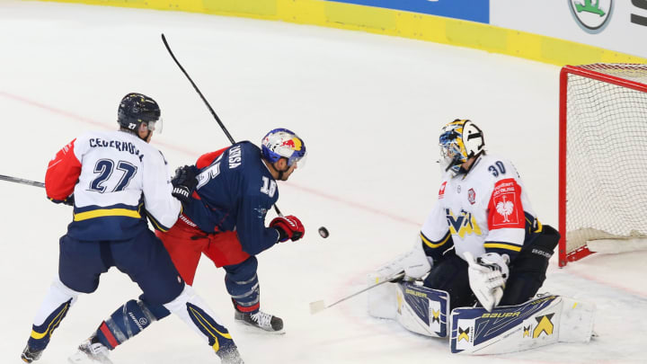 SALZBURG, AUSTRIA – SEPTEMBER 07: Jacob Cederholm of HV71 Jonkoping, Manuel Latusa of EC Red Bull Salzburg and Linus Soderstrom of HV71 Jonkoping during the Champions Hockey League match between Red Bull Salzburg and HV71 Jonkoping at Eisarena Salzburg on September 7, 2016 in Salzburg, Austria. (Photo by GEPA pictures/EC Red Bull Salzburg/ Champions Hockey League via Getty Images)