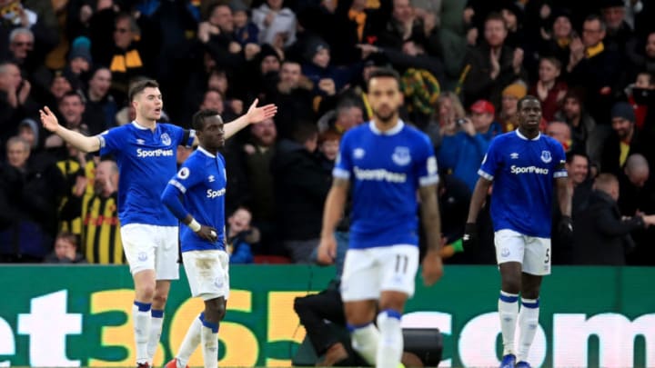 WATFORD, ENGLAND - FEBRUARY 09: Dejected Everton players during the Premier League match between Watford FC and Everton FC at Vicarage Road on February 9, 2019 in Watford, United Kingdom. (Photo by Marc Atkins/Getty Images)
