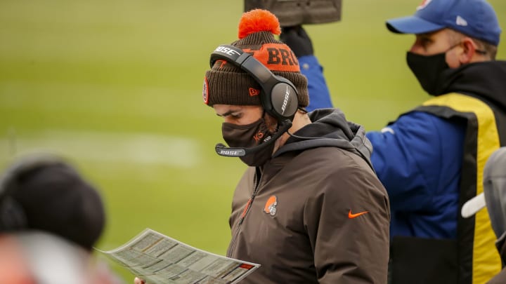 KANSAS CITY, MO – JANUARY 17: Kevin Stefanski, head coach of the Cleveland Browns, looks at his playsheet during the third quarter of the AFC Divisional Playoff against the Kansas City Chiefs at Arrowhead Stadium on January 17, 2021, in Kansas City, Missouri. (Photo by David Eulitt/Getty Images)