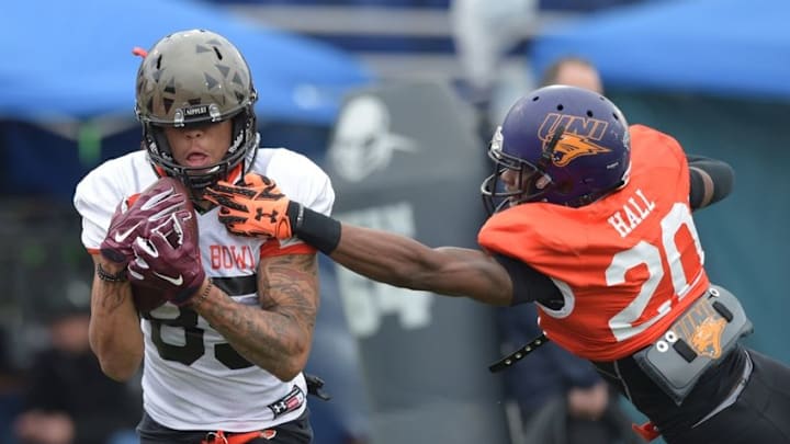 Jan 27, 2016; Mobile, AL, USA; North squad wide receiver Chris Moore of Cincinnati (85) catches a pass as defensive back Deiondre