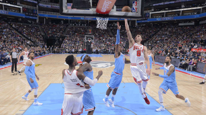 SACRAMENTO, CA – FEBRUARY 5: Zach Lavine #8 of the Chicago Bulls shoots a layup against the Sacramento Kings on February 5, 2018 at Golden 1 Center in Sacramento, California. NOTE TO USER: User expressly acknowledges and agrees that, by downloading and or using this photograph, User is consenting to the terms and conditions of the Getty Images Agreement. Mandatory Copyright Notice: Copyright 2018 NBAE (Photo by Rocky Widner/NBAE via Getty Images)