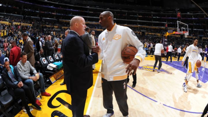LOS ANGELES, CA - JANUARY 31: Head Coach Steve Clifford of the Charlotte Hornets greets Kobe Bryant #24 of the Los Angeles Lakers at STAPLES Center on January 31, 2016 in Los Angeles, California. NOTE TO USER: User expressly acknowledges and agrees that, by downloading and/or using this Photograph, user is consenting to the terms and conditions of the Getty Images License Agreement. Mandatory Copyright Notice: Copyright 2016 NBAE (Photo by Andrew D. Bernstein/NBAE via Getty Images)