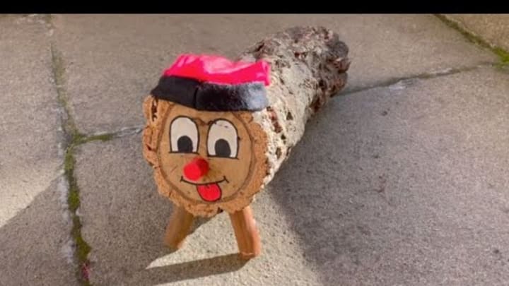 Caga Tió de Nadal - Catalan Christmas Pooping Log 🪵 Caga Tió de Nadal - Catalan Christmas Pooping Log 🪵