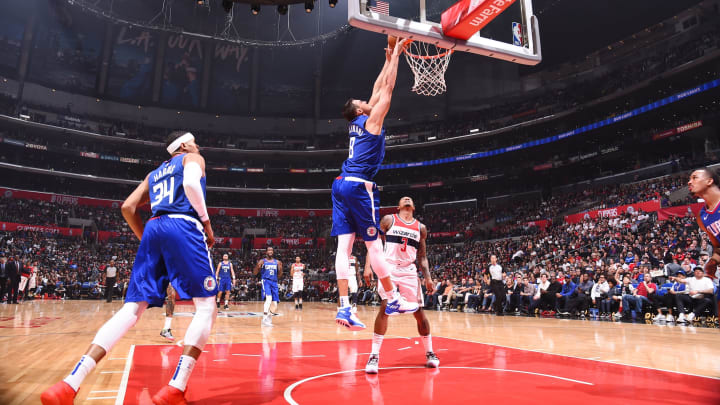 LOS ANGELES, CA – OCTOBER 28: Danilo Gallinari #8 of the LA Clippers dunks the ball against the Washington Wizards on October 28, 2018 at STAPLES Center in Los Angeles, California. NOTE TO USER: User expressly acknowledges and agrees that, by downloading and/or using this Photograph, user is consenting to the terms and conditions of the Getty Images License Agreement. Mandatory Copyright Notice: Copyright 2018 NBAE (Photo by Noah Graham/NBAE via Getty Images)