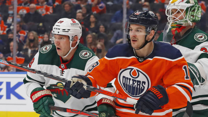 Edmonton Oilers forward Zach Hyman (18) battle Mandatory Credit: Perry Nelson-USA TODAY Sports