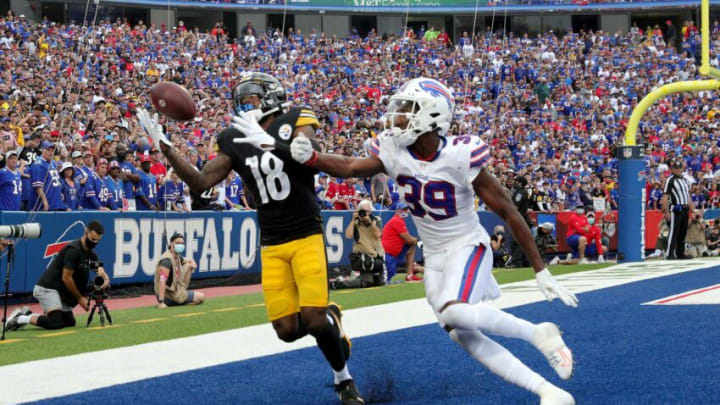 Steelers receiver Diontae Johnson holds onto this pass in the end zone against Bills cornerback Levi Wallace. Pittsburgh went on to win 23-16.Jg 091221 Bills 2b
