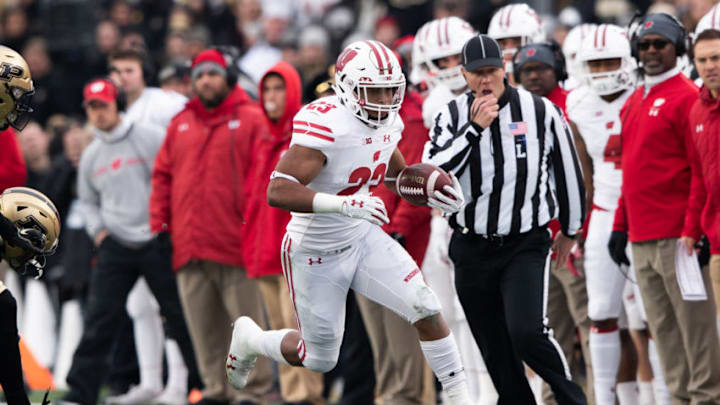 WEST LAFAYETTE, IN - NOVEMBER 17: Wisconsin Badgers running back Jonathan Taylor (23) runs to the outside during the college football game between the Purdue Boilermakers and Wisconsin Badgers on November 17, 2018, at Ross-Ade Stadium in West Lafayette, IN. (Photo by Zach Bolinger/Icon Sportswire via Getty Images)