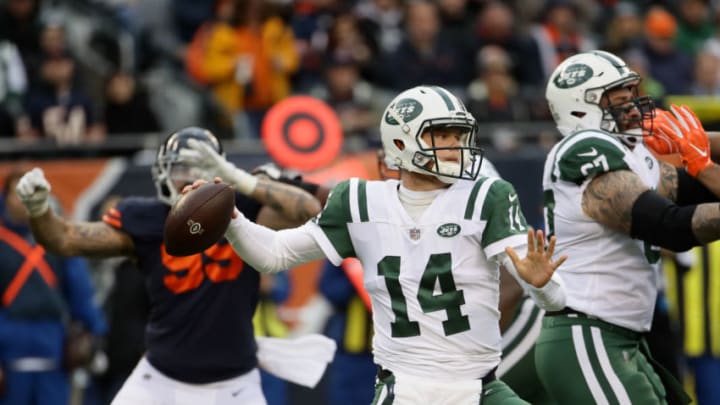 CHICAGO, IL - OCTOBER 28: Quarterback Sam Darnold #14 of the New York Jets looks to pass in the first quarter against the Chicago Bears at Soldier Field on October 28, 2018 in Chicago, Illinois. (Photo by Jonathan Daniel/Getty Images)